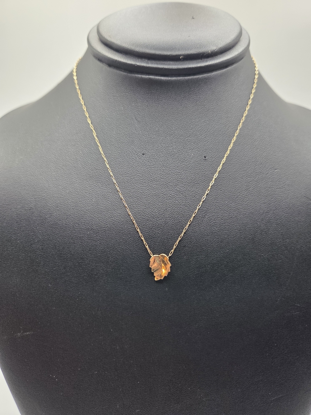 1496. Dainty Gold Tone Leaf Necklace
